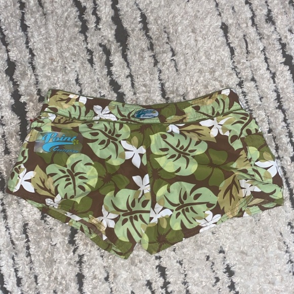 Tropical low rise mini shorts size 5/6 - Picture 4 of 4